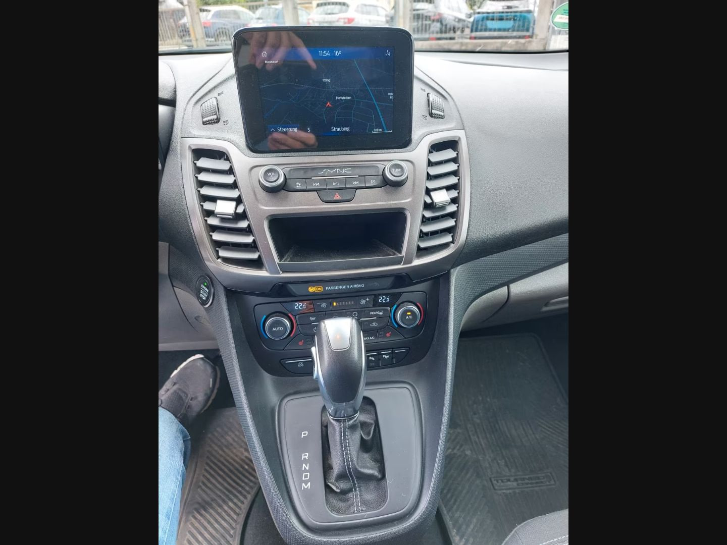 Ford Grand Tourneo — фото 10