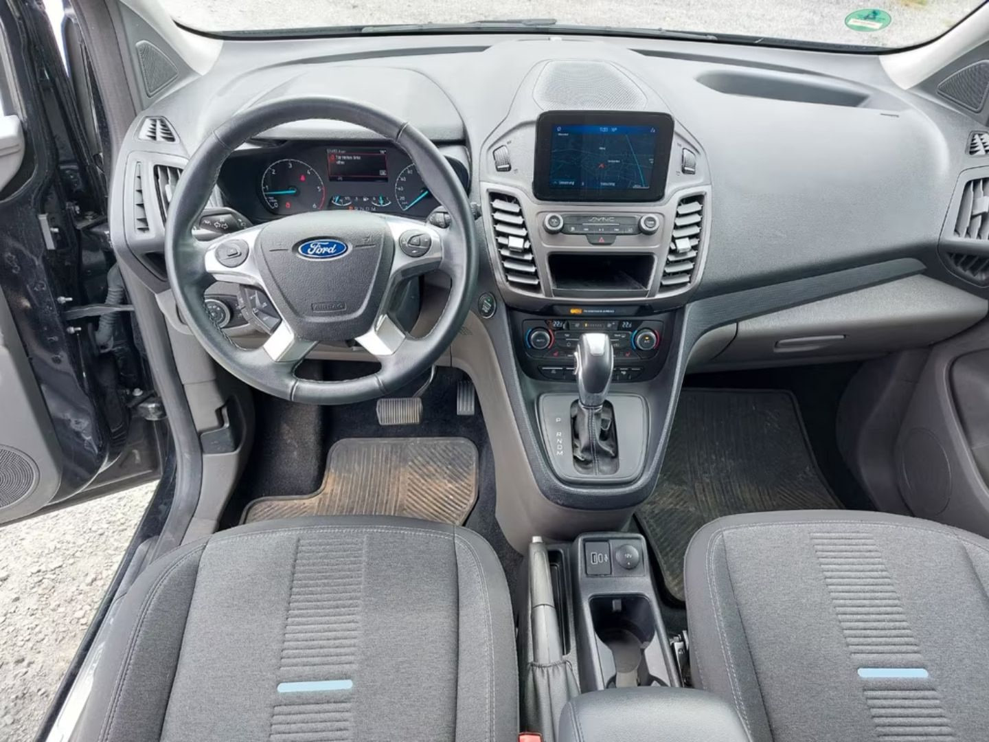 Ford Grand Tourneo — фото 11
