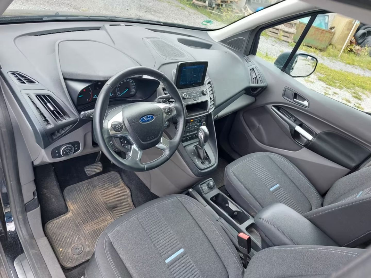 Ford Grand Tourneo — фото 12