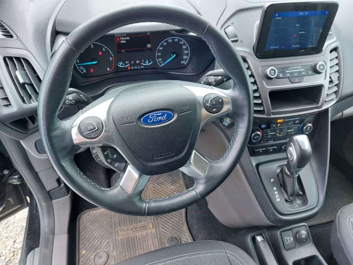 Ford Grand Tourneo — фото 14