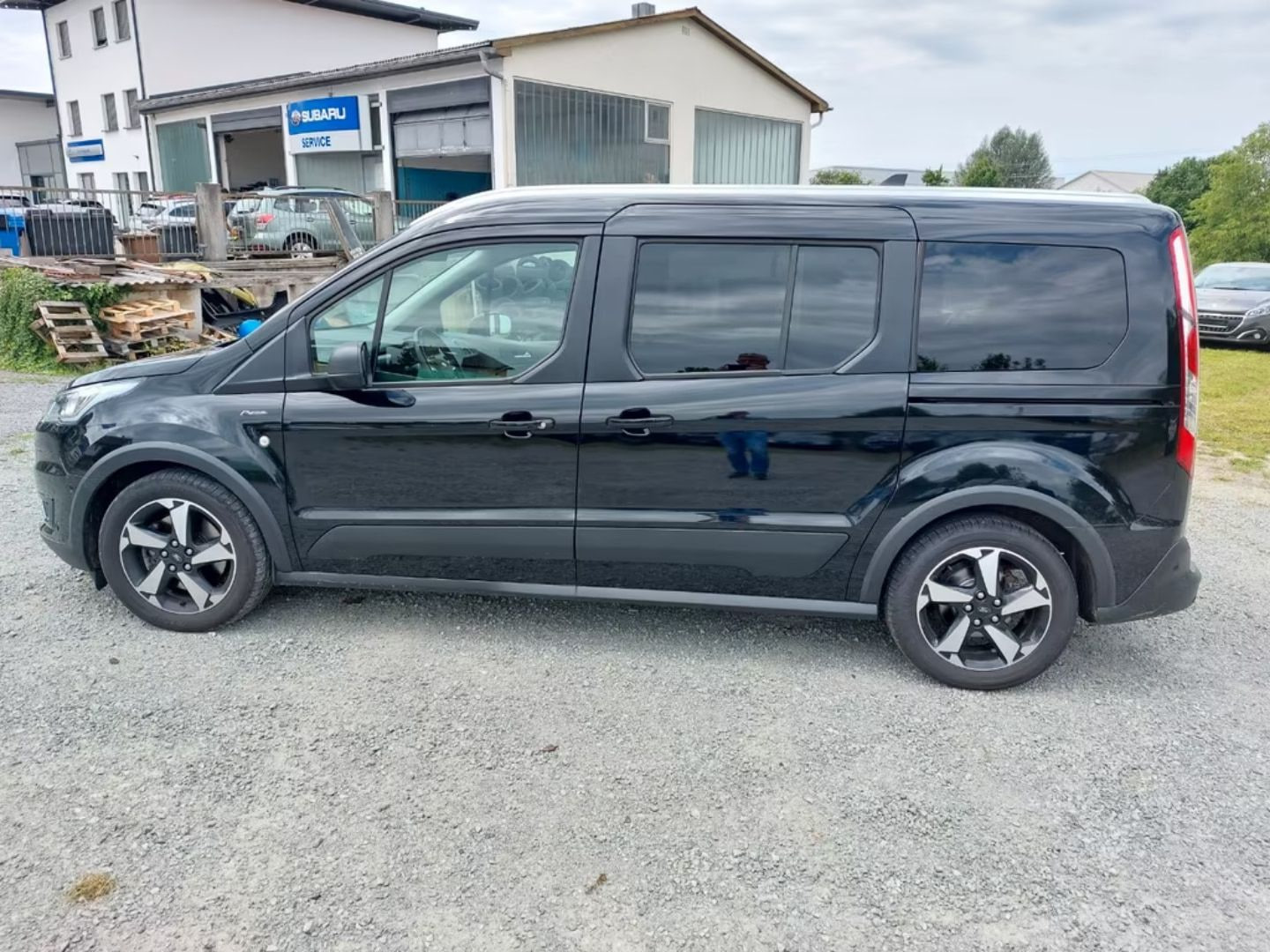 Ford Grand Tourneo — фото 15