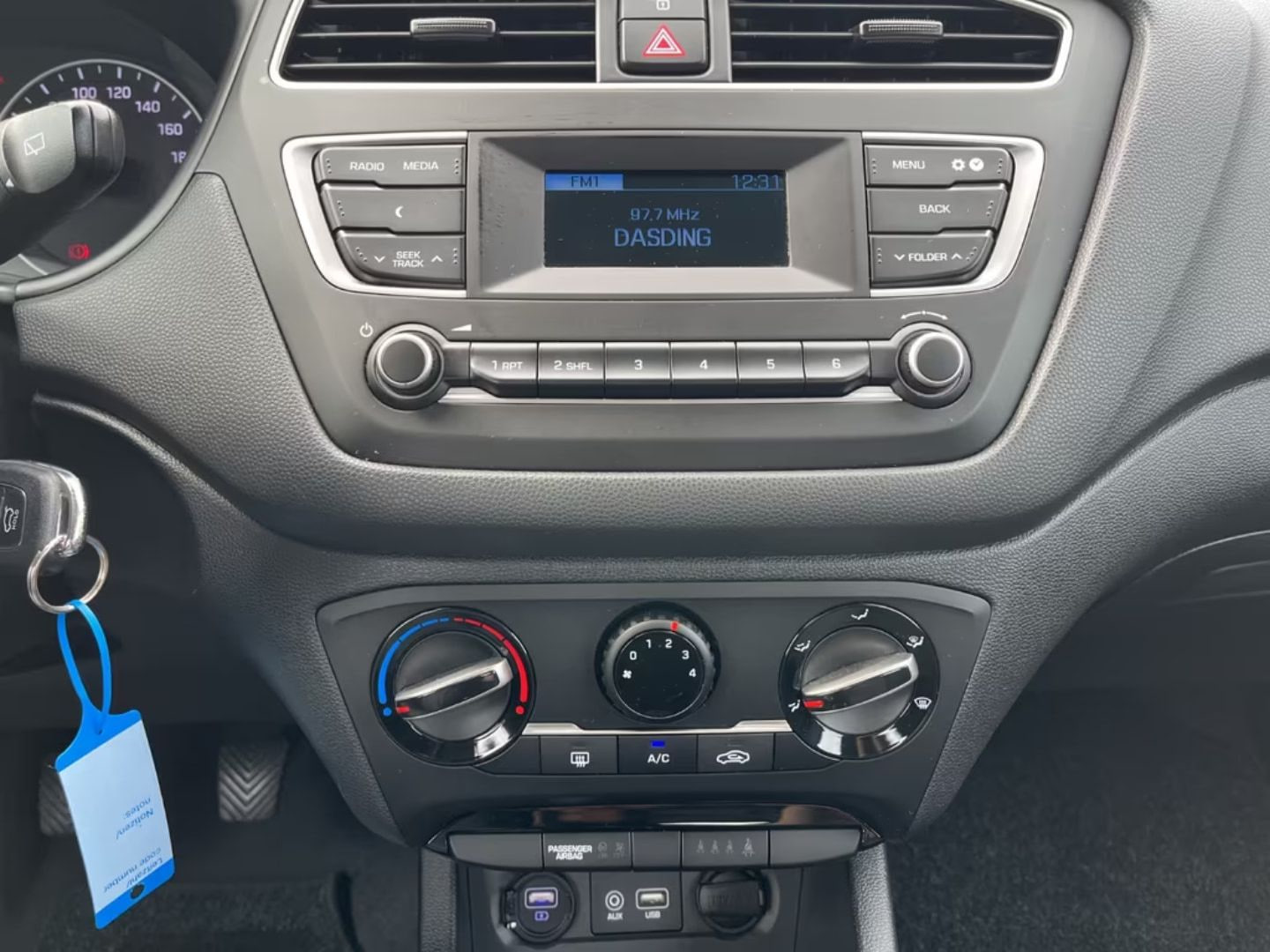 Hyundai i20 — фото 15