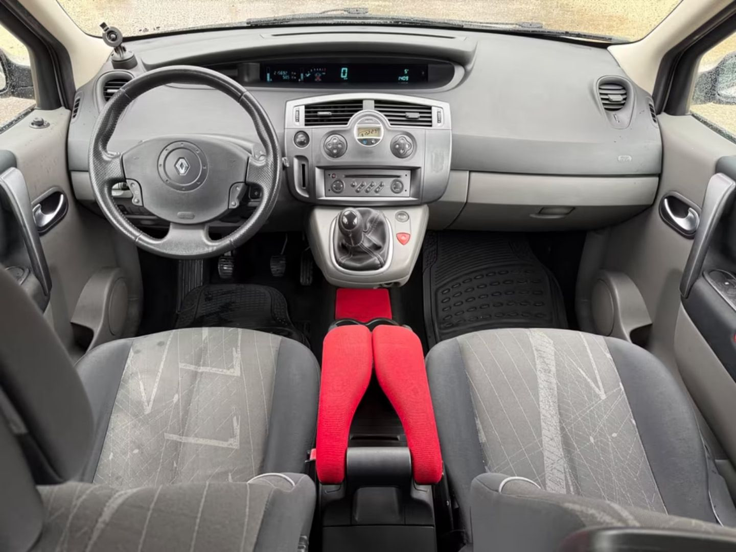 Renault Scenic — фото 10