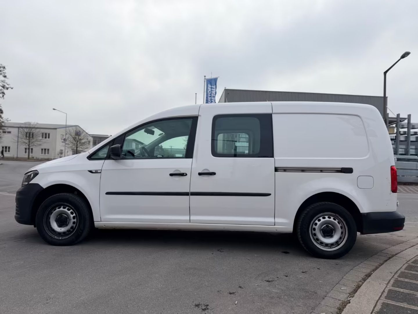 Volkswagen Caddy Maxi — фото 5