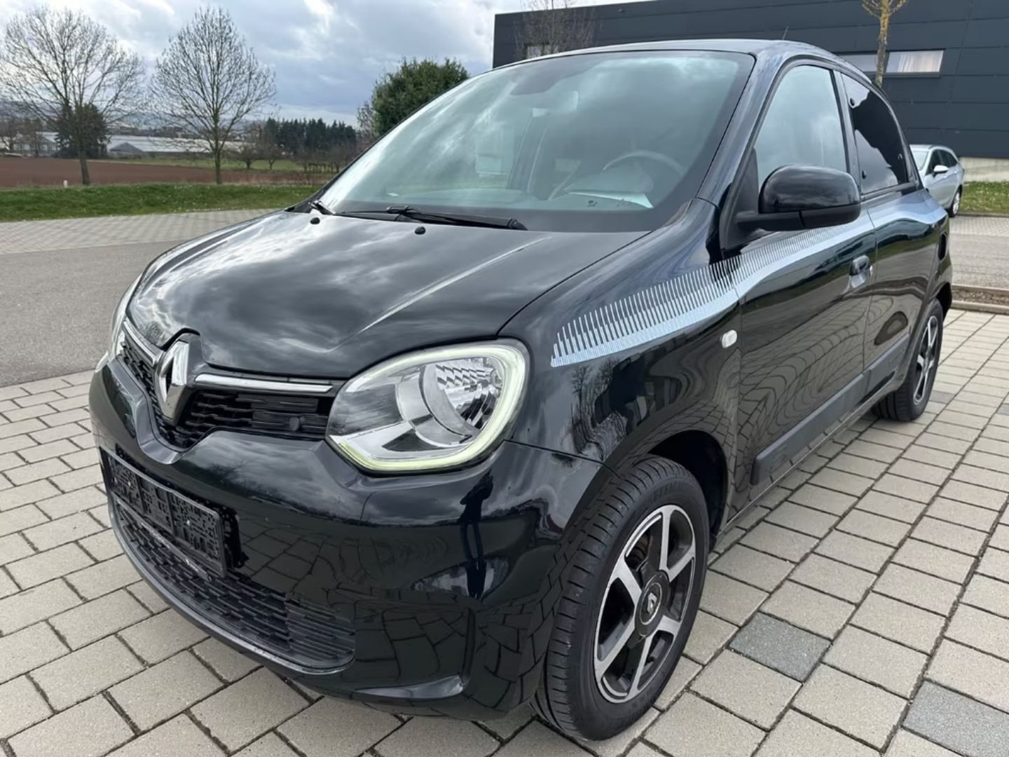 Renault Twingo — фото 1