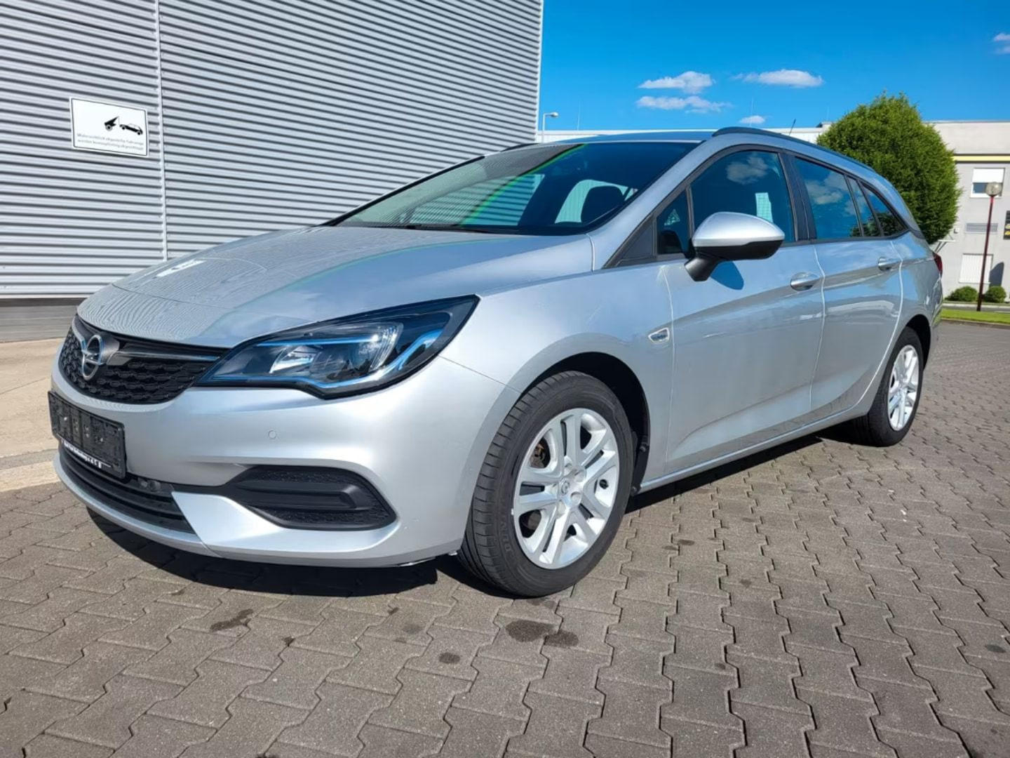 Opel Astra — фото 1