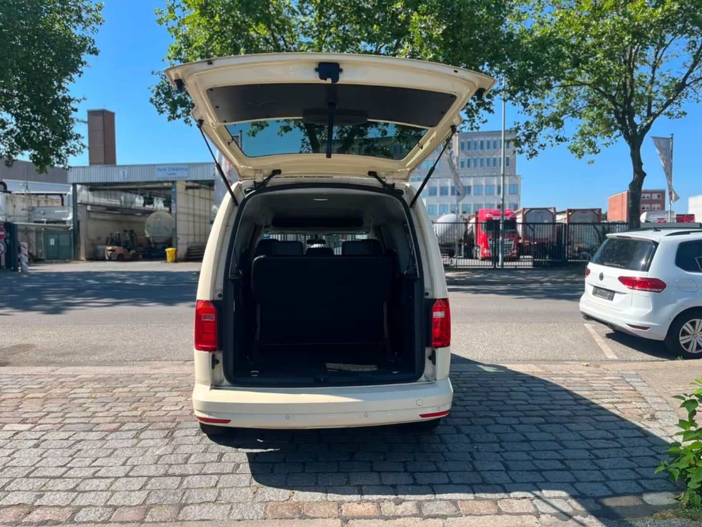 Volkswagen Caddy — фото 7