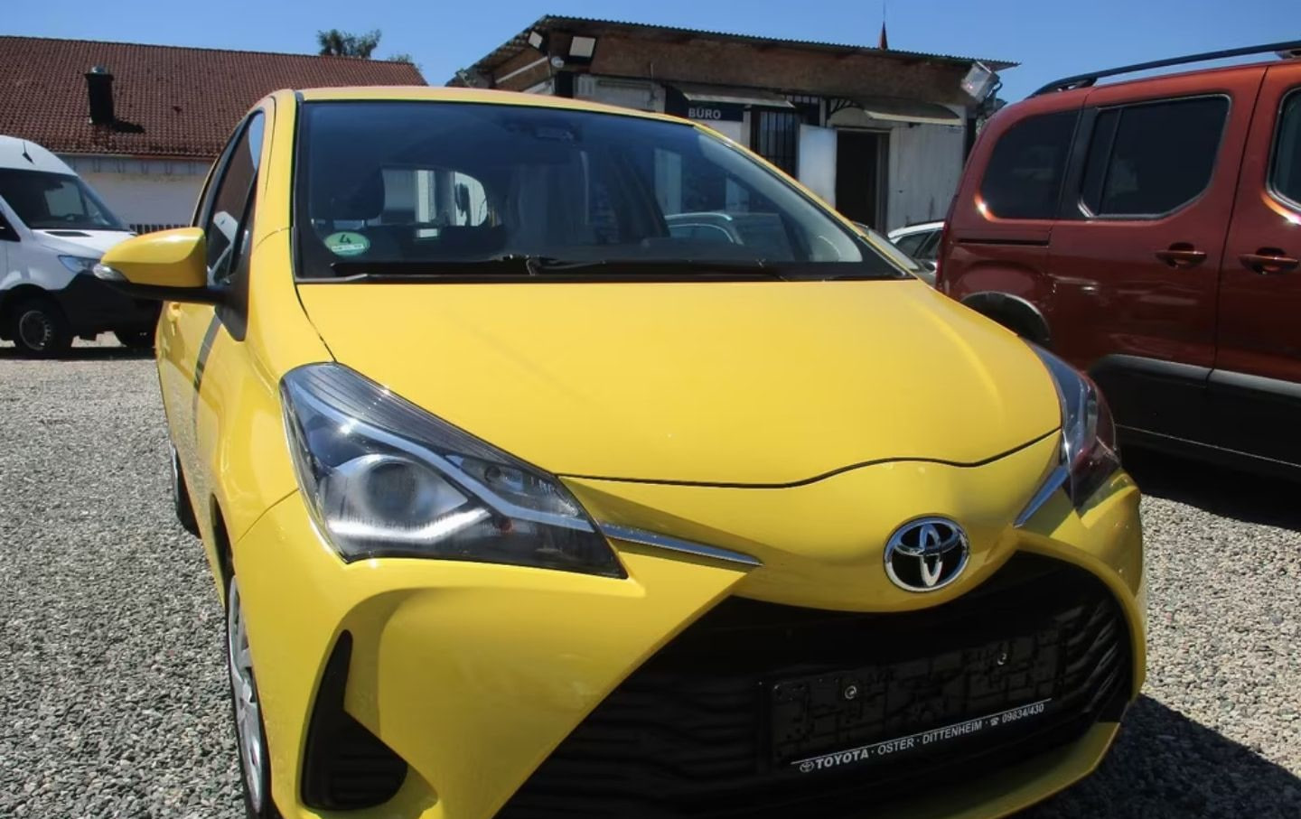 Toyota Yaris — фото 1