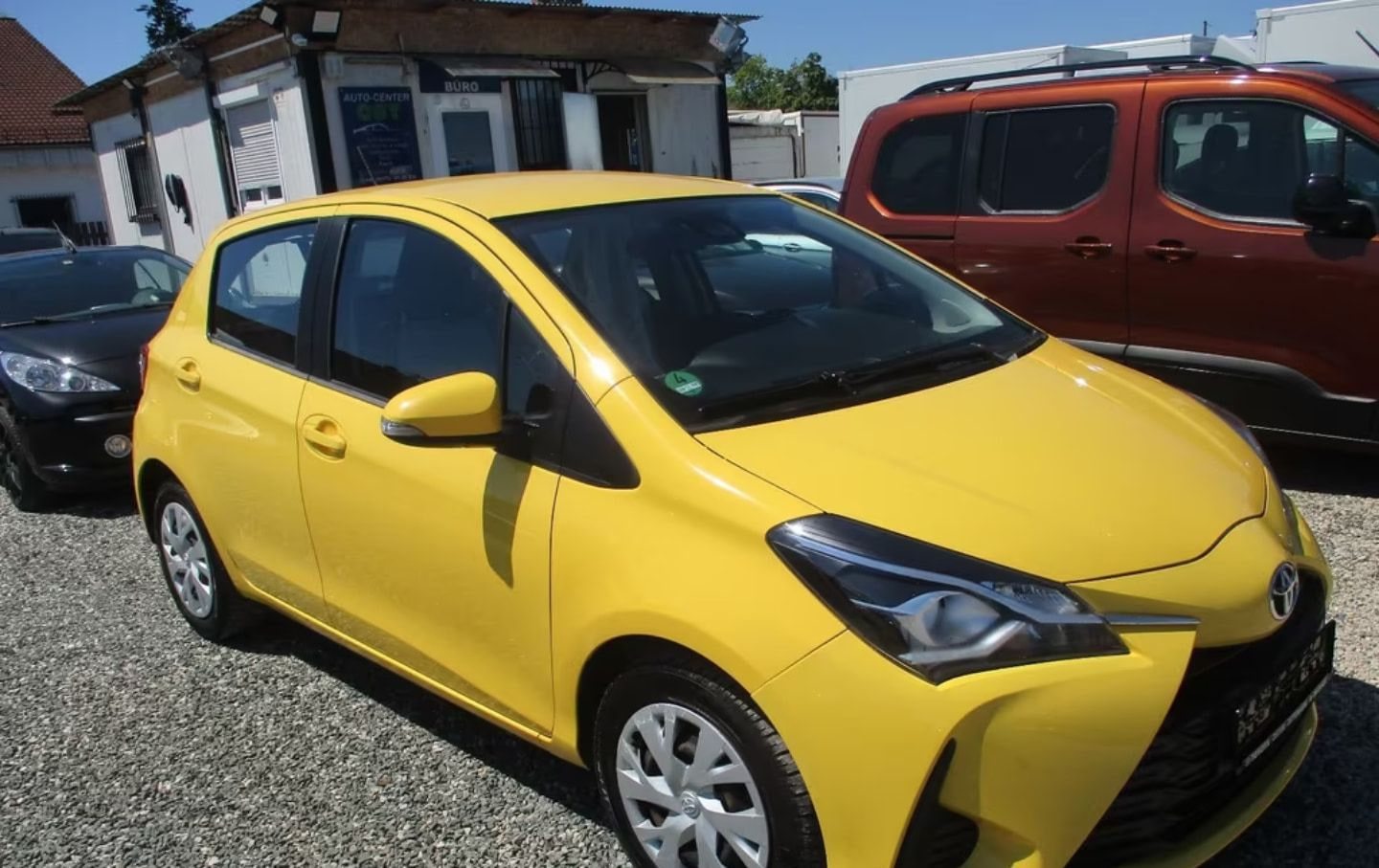 Toyota Yaris — фото 2