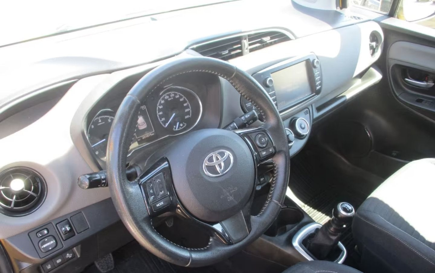 Toyota Yaris — фото 4