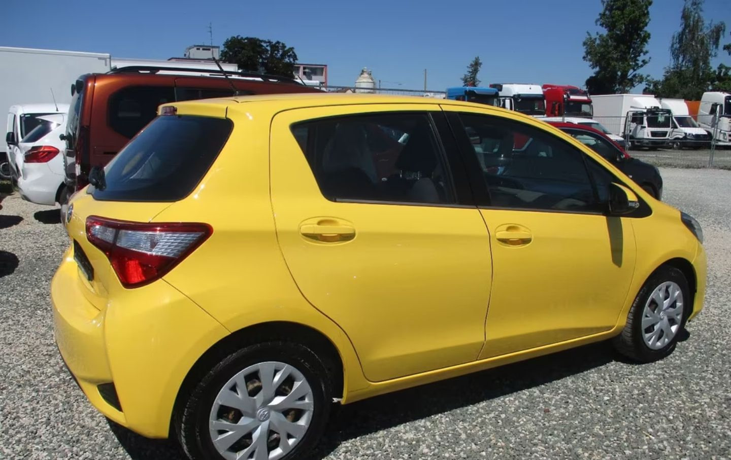Toyota Yaris — фото 10
