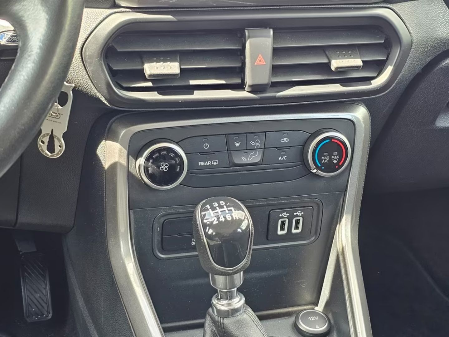 Ford EcoSport — фото 8