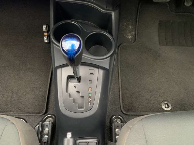 Toyota Aqua — фото 11