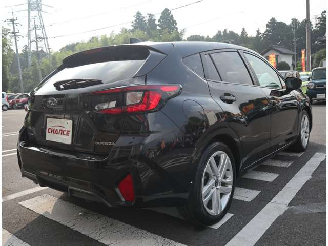 Subaru Impreza Hatchback — фото 11