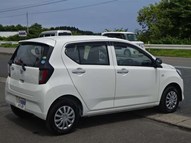 Toyota Pixis Epoch — фото 7