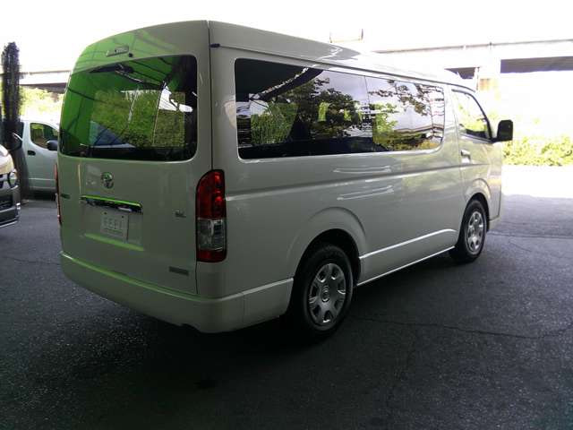 Toyota Hiace — фото 4