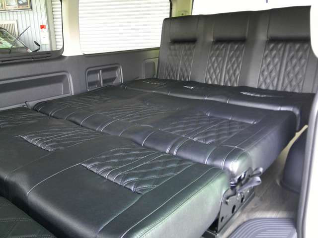 Toyota Hiace — фото 9