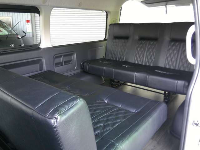 Toyota Hiace — фото 10