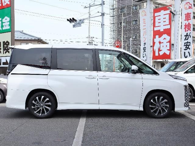 Toyota Voxy — фото 8