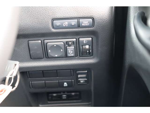 Nissan NV350 Caravan — фото 10