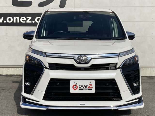 Toyota Voxy — фото 2