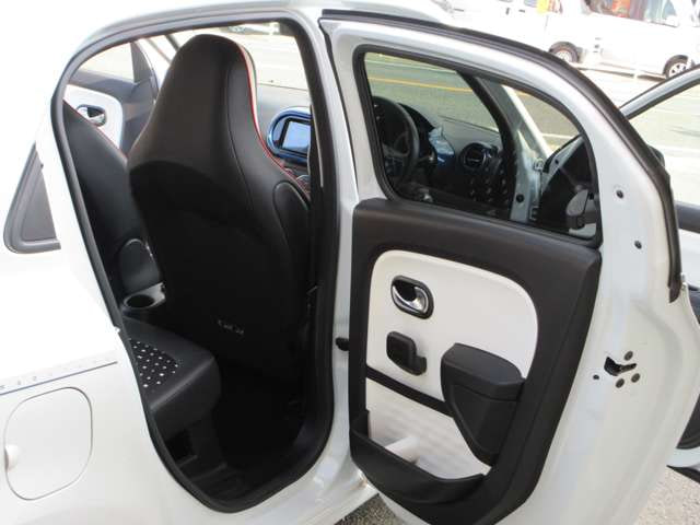 Renault Twingo — фото 8