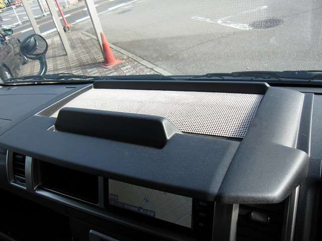 Toyota Hiace — фото 10