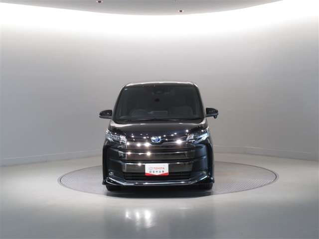 Toyota Noah — фото 2