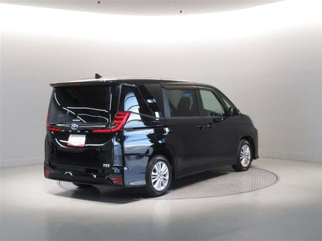 Toyota Noah — фото 6