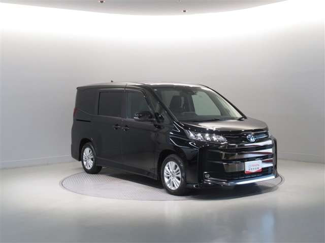 Toyota Noah — фото 8