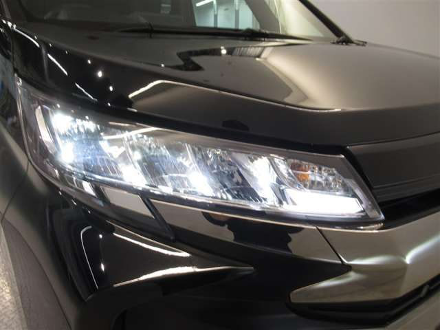 Toyota Noah — фото 15