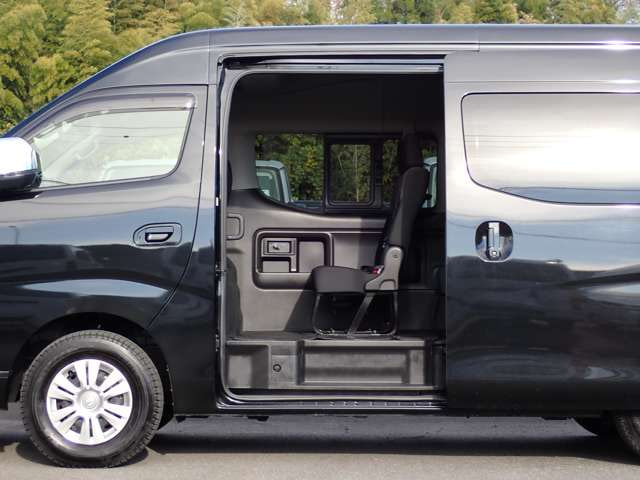 Nissan Caravan Wagon — фото 7