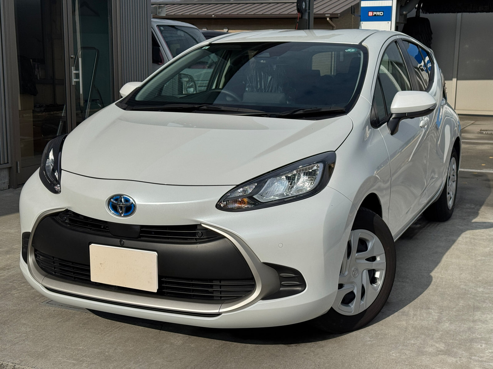 Toyota Aqua — фото 15