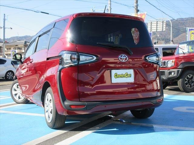 Toyota Sienta — фото 7