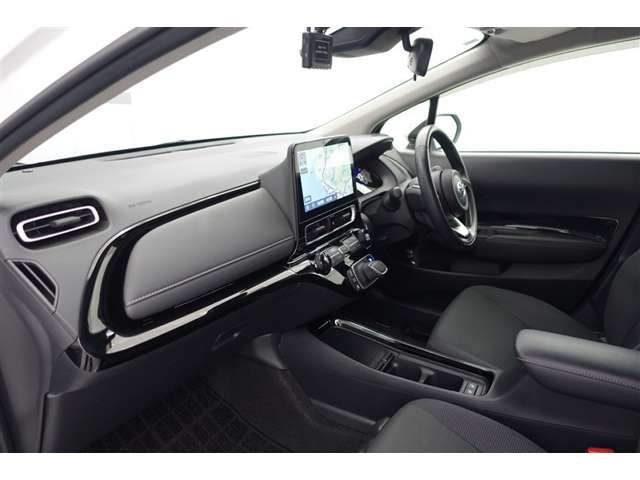 Toyota Aqua — фото 10