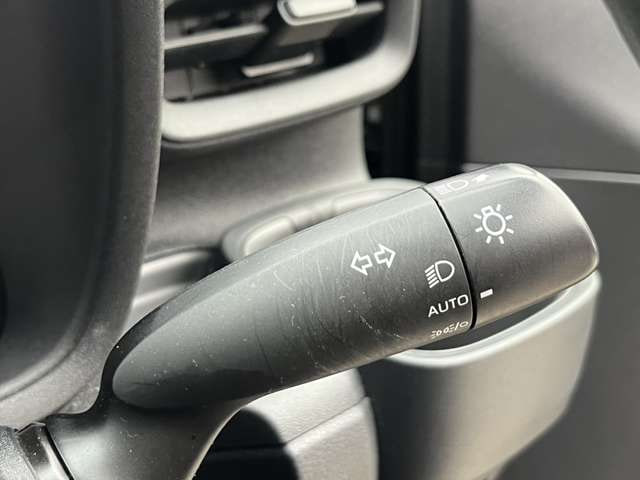 Toyota Sienta — фото 15