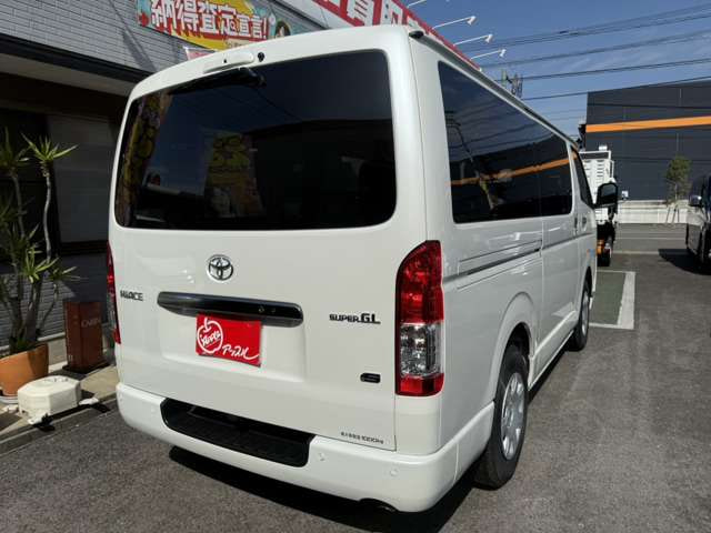 Toyota Hiace VAN — фото 2