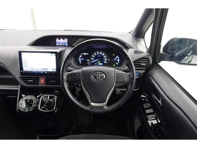 Toyota Noah — фото 4