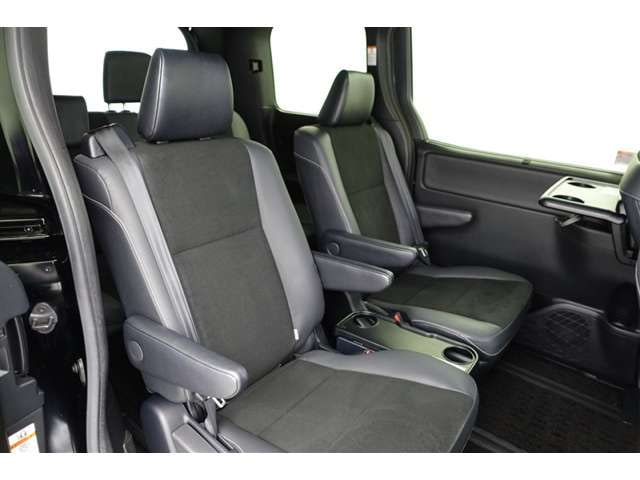 Toyota Noah — фото 6