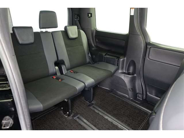 Toyota Noah — фото 7