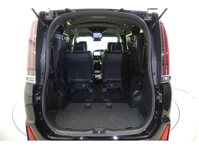 Toyota Noah — фото 10