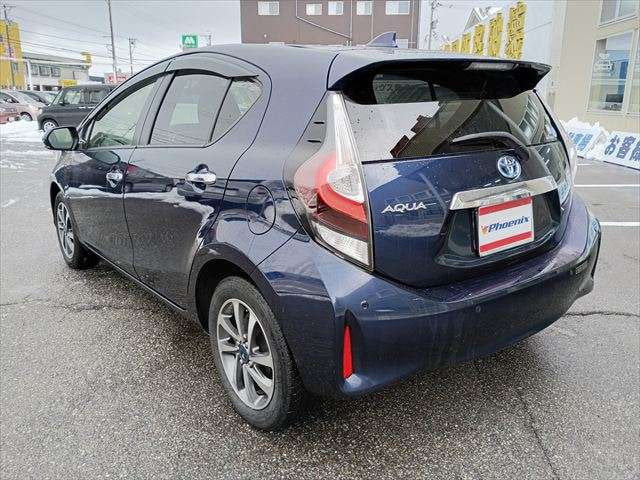 Toyota Aqua — фото 10