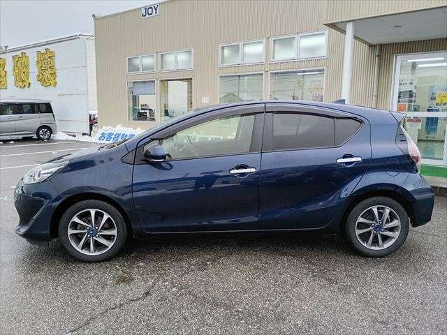 Toyota Aqua — фото 11