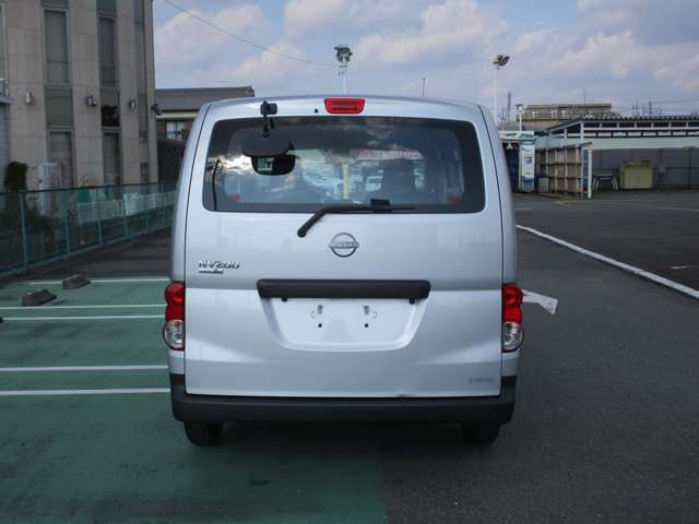 Nissan NV200 Vanette VAN — фото 7