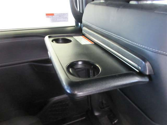 Toyota Esquire — фото 11