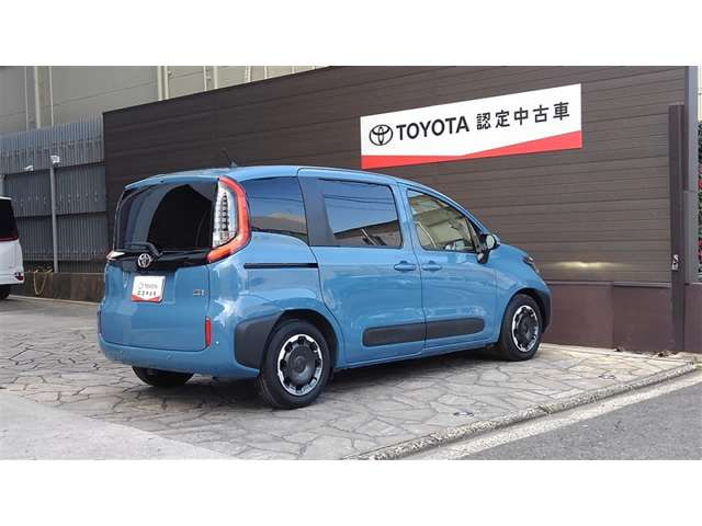 Toyota Sienta — фото 6