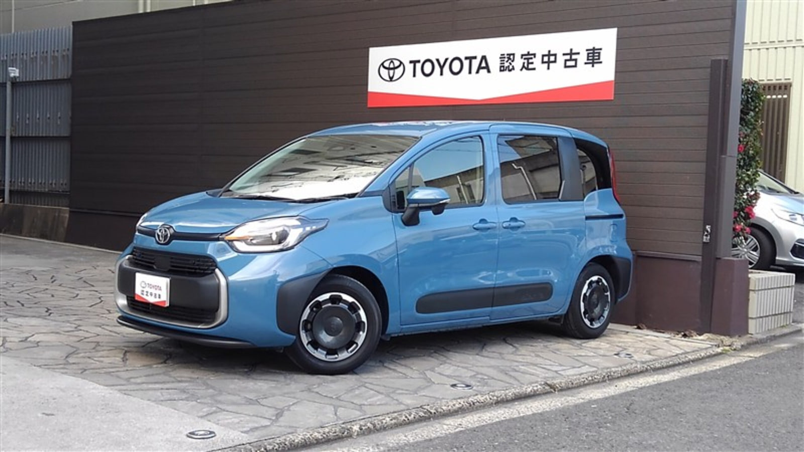 Toyota Sienta — фото 15