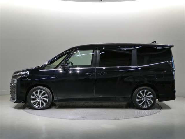Toyota Voxy — фото 4
