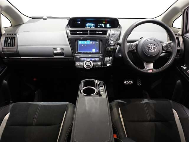 Toyota Prius Alpha — фото 4