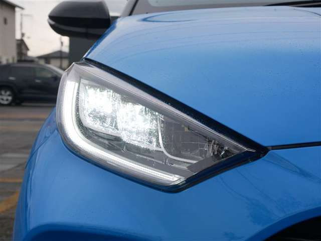 Toyota Yaris — фото 5
